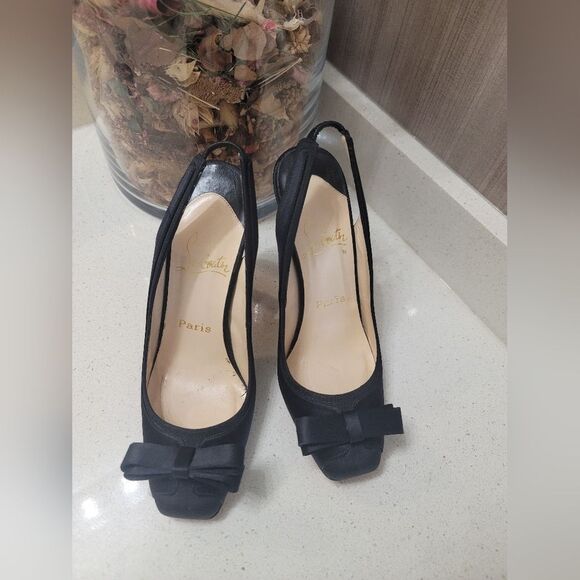 CHRISTIAN LOUBOUTIN CREPE SATIN NOOKA PUMPS - EU Size 37.5 - Picture 1 of 10